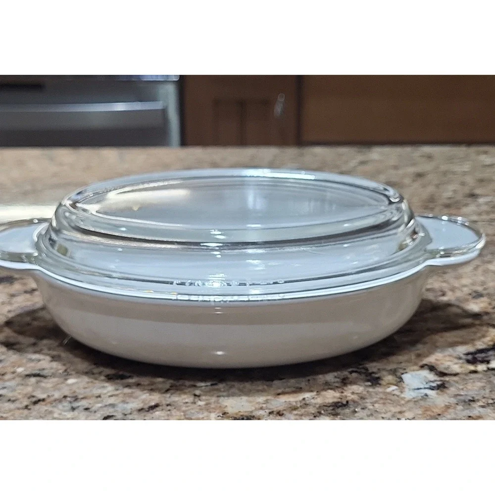Corning Ware White Casserole Dish with Glass Lid P-14-B  14 oz